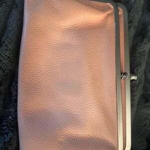 Hobo style for the win. Elegant Tan Leather Clutch